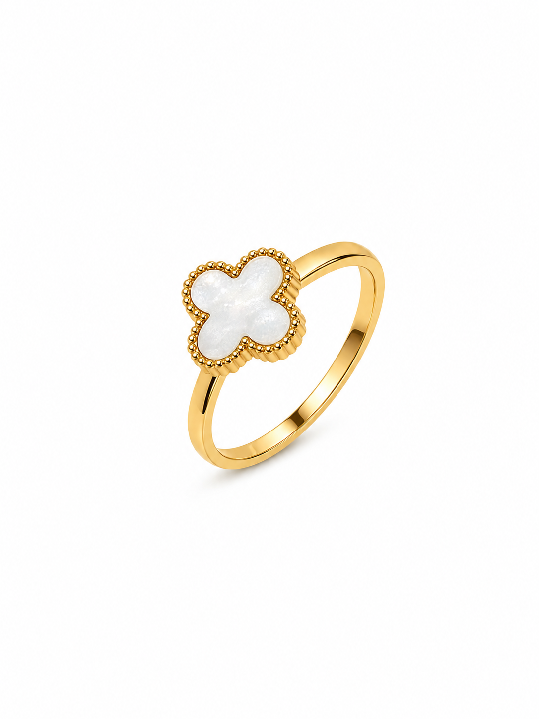 Four leaf clover ring in gold with mother of pearl centre